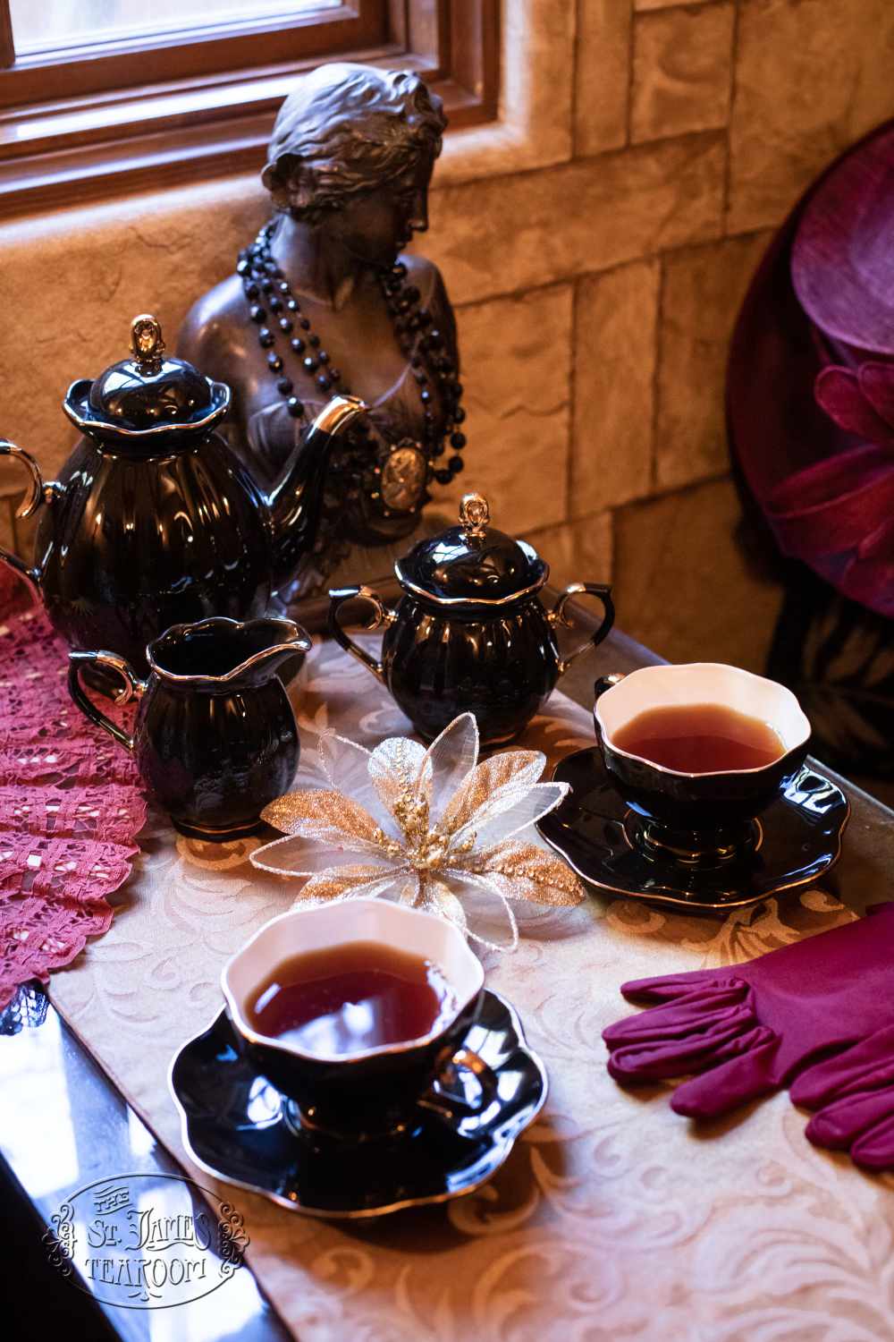 Giftshop Albuquerque St James Market - Black China with Tea and Accessories