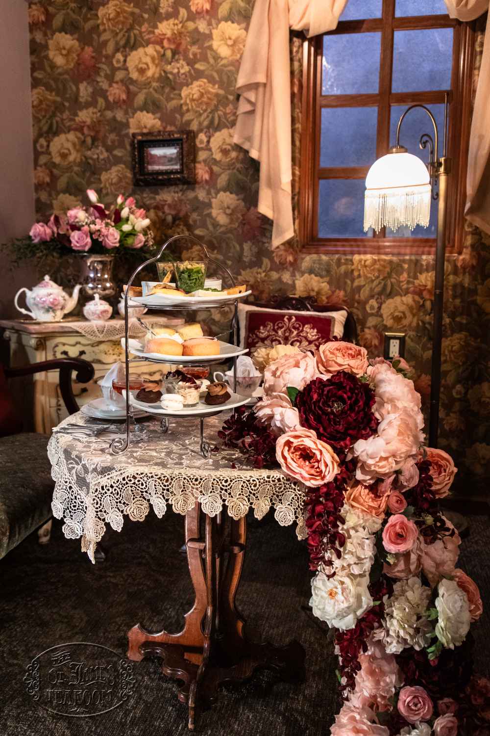 La Vie en Rose - Dine in for 2 Tea Tray - Stylized with Roses